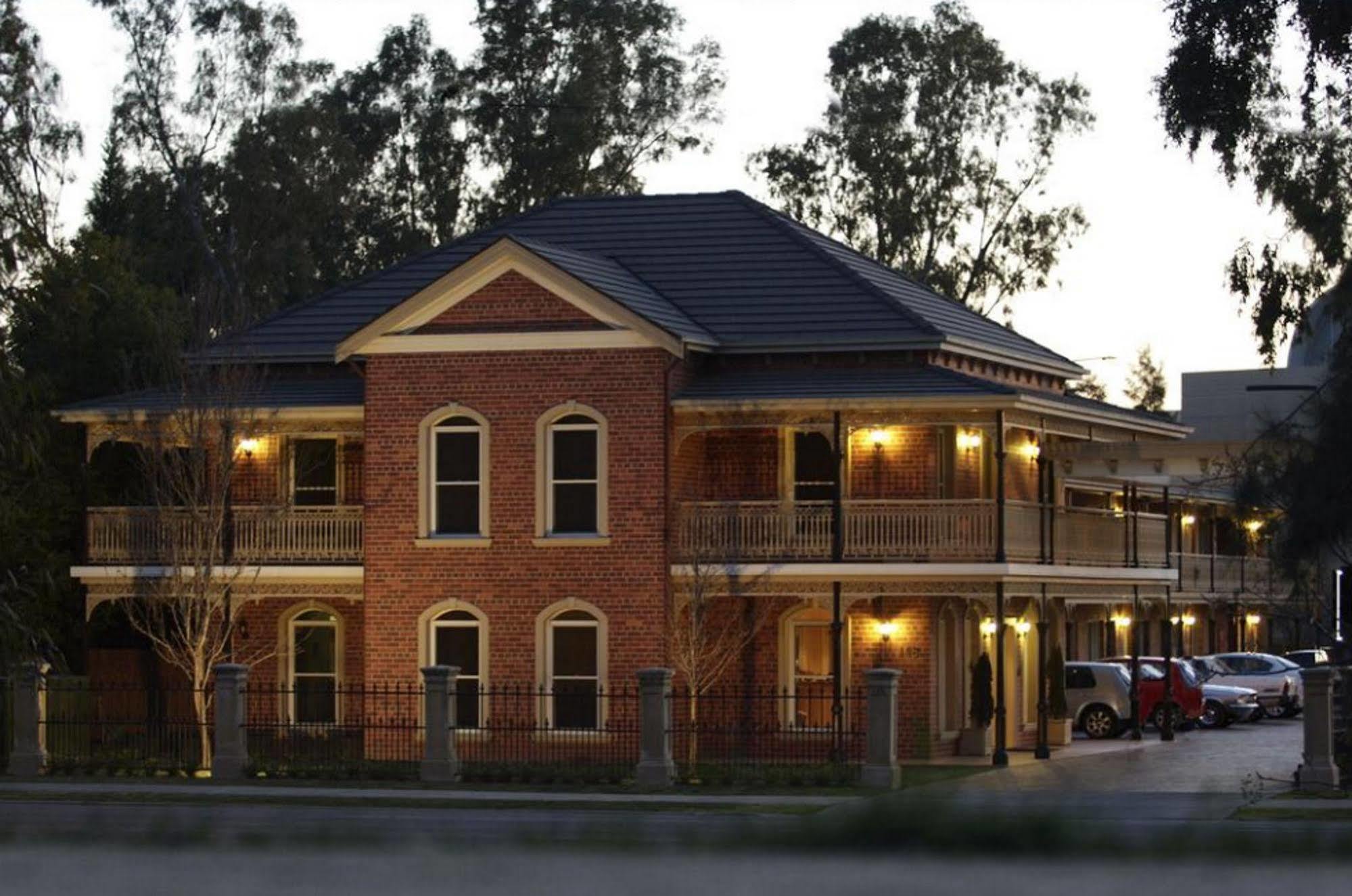 Carlyle Suites & Apartments Wagga Wagga Exteriör bild